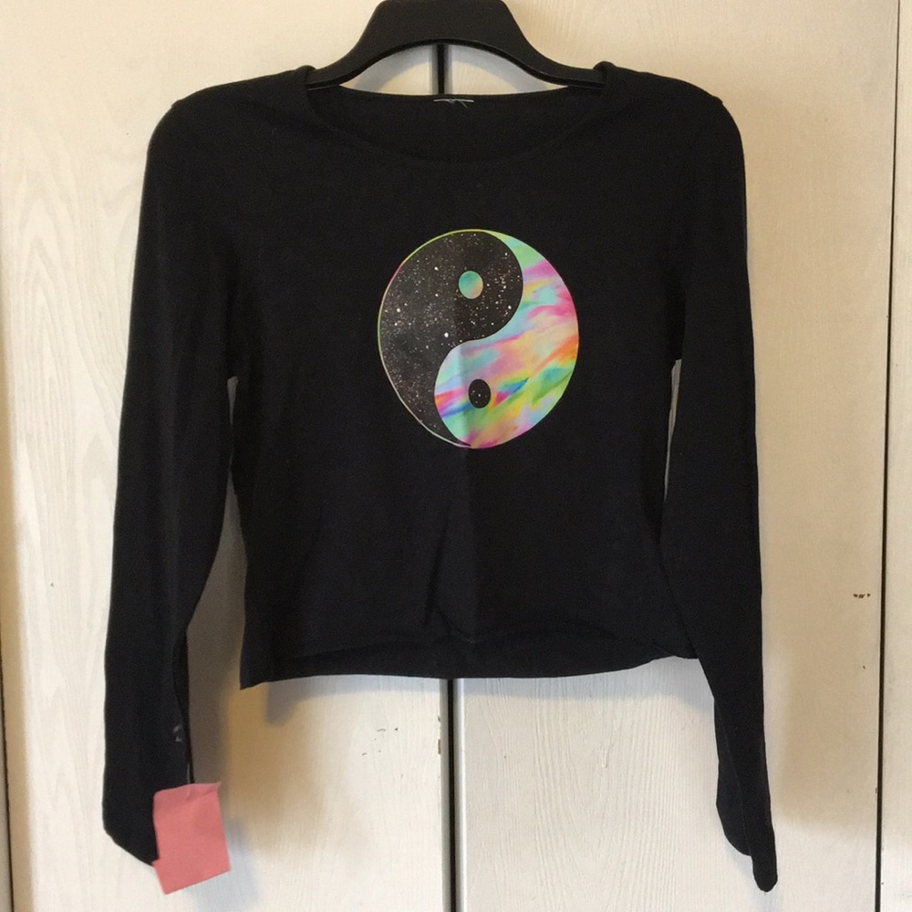 Black long sleeve peace crop